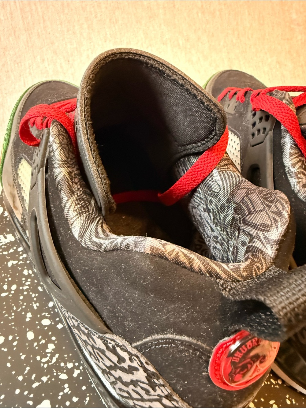 Jordan Spizike Low OG Black/Varsity Red/Classic Green Nubuck - Picture 5 of 8